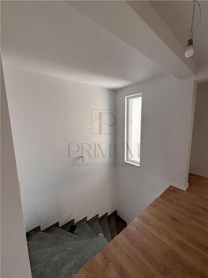 Duplex cu 5 camere cu Canalizare în Moșnița Veche