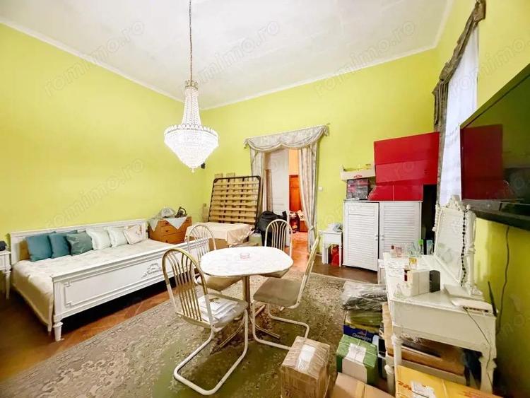 Apartament cu 4 camere semidecomandat în Central