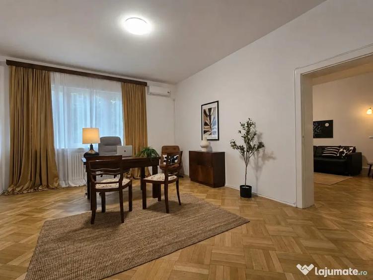 Apartament cu 4 camere semidecomandat în Capitale