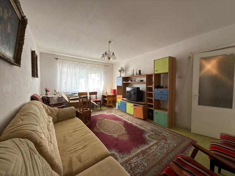 Apartament cu 4 camere decomandat, mobilat în Central