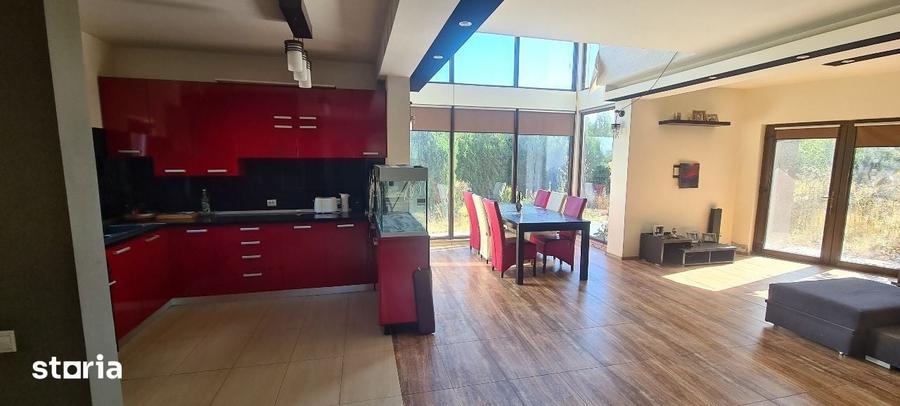 Casă cu 5 camere cu Teren 2500 Mp în Ghercești