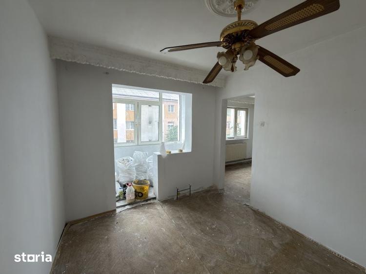 Apartament cu 3 camere semidecomandat în Traian