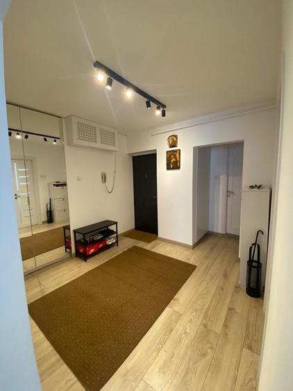 Apartament cu 4 camere semidecomandat în Rahova