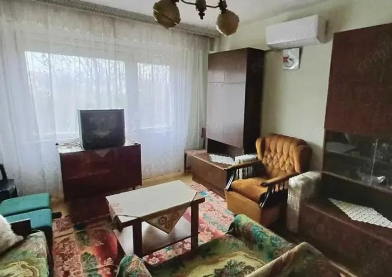 Garsonieră decomandată în Noua