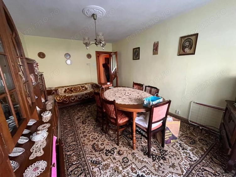 Apartament cu 3 camere decomandat în Est