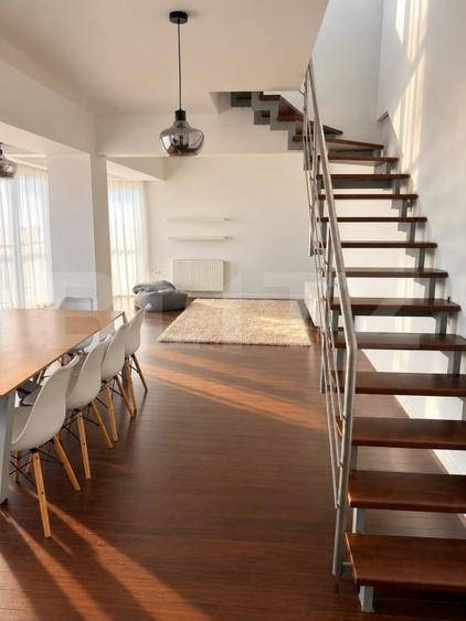 Apartament cu 4 camere semidecomandat, mobilat în Bună Ziua