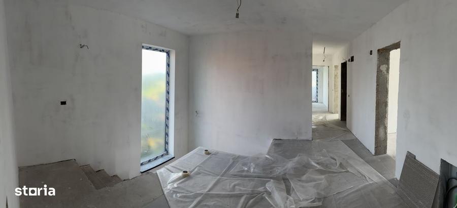 Casă cu 4 camere în Argeșelu