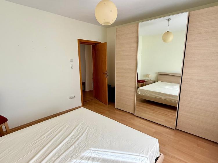 Apartament cu 3 camere decomandat în Cazino