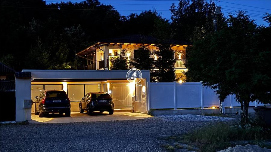 Casă cu 5 camere cu Garaj în Rediu