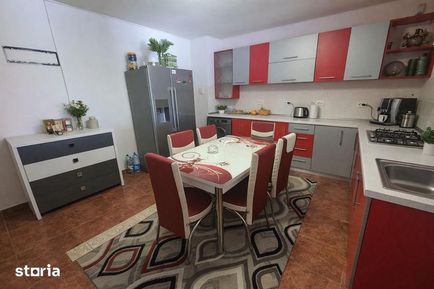 Casă cu 4 camere cu Teren 1000 Mp în Letea Veche