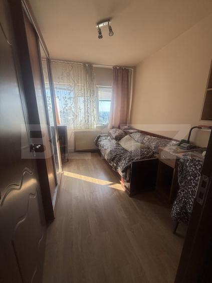 Apartament cu 3 camere decomandat, mobilat în Micro 6