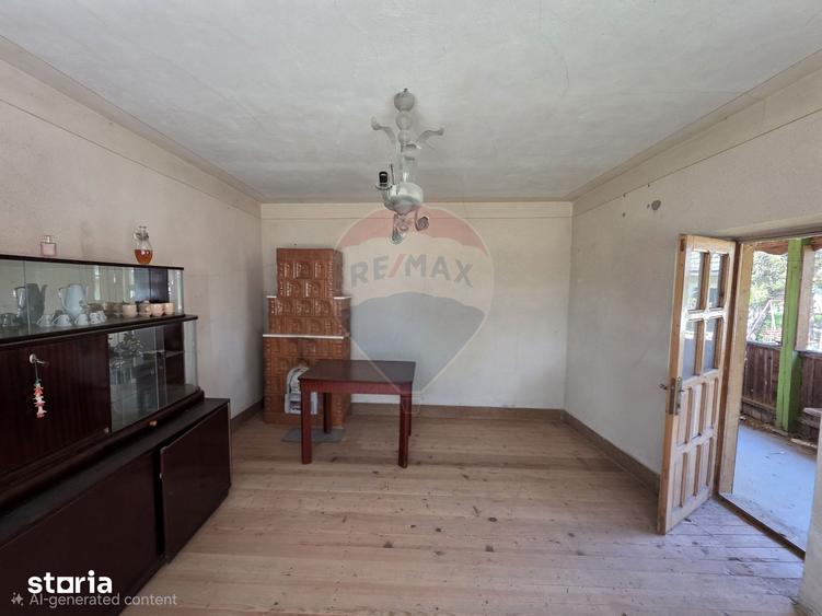 Casă cu 4 camere cu Teren 2880 Mp în Giulvăz