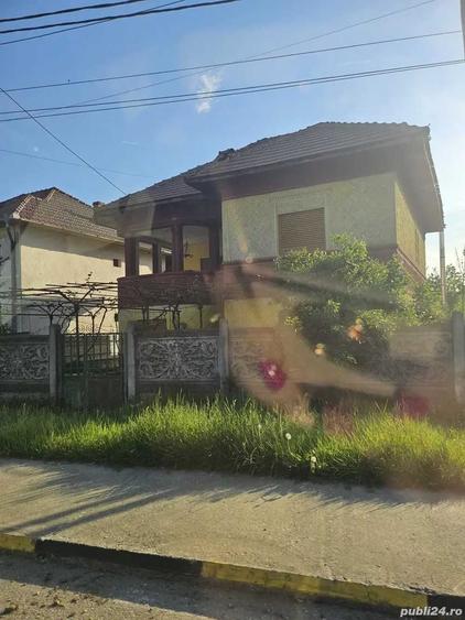 Casă cu 4 camere în Central