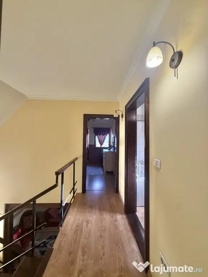 Casă cu 4 camere cu Teren 1050 Mp în Sânmihaiu Român