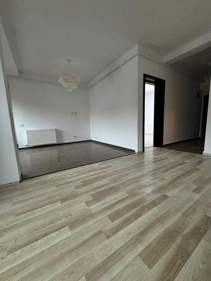 Apartament cu 2 camere semidecomandat în Sud-Vest