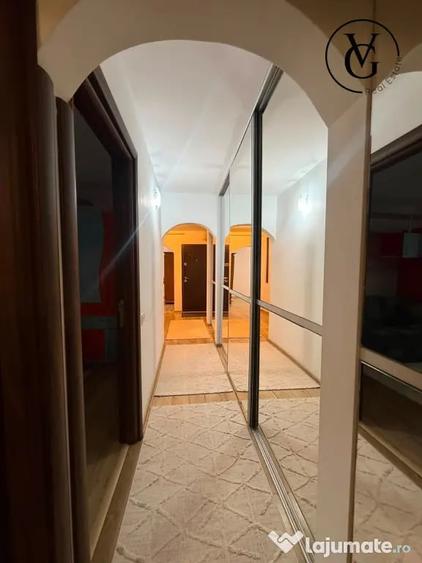 Apartament cu 3 camere decomandat în Faleza Nord