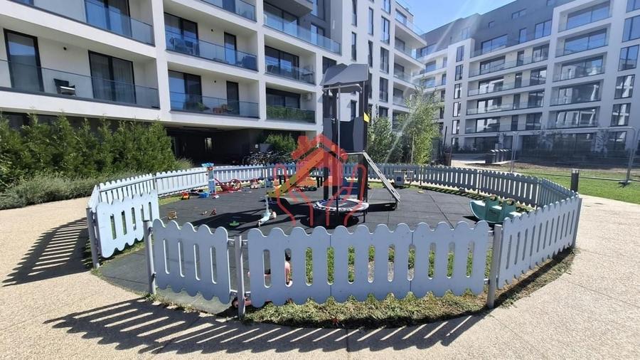 Apartament cu 4 camere decomandat în Băneasa