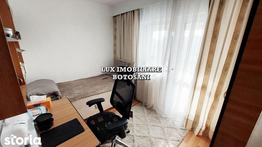 Apartament cu 4 camere decomandat în Central