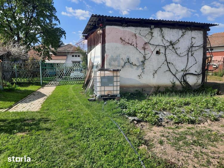 Casă cu 2 camere cu Teren 1836 Mp în Beclean