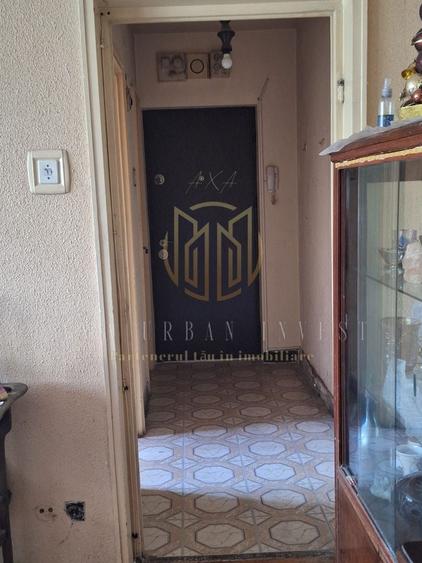 Apartament cu 3 camere semidecomandat în Giulești