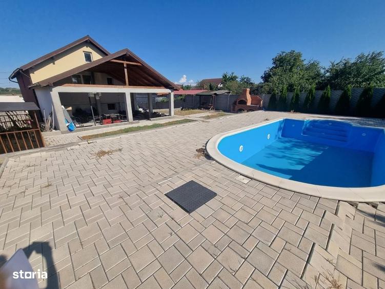 Casă cu 4 camere decomandat în Central
