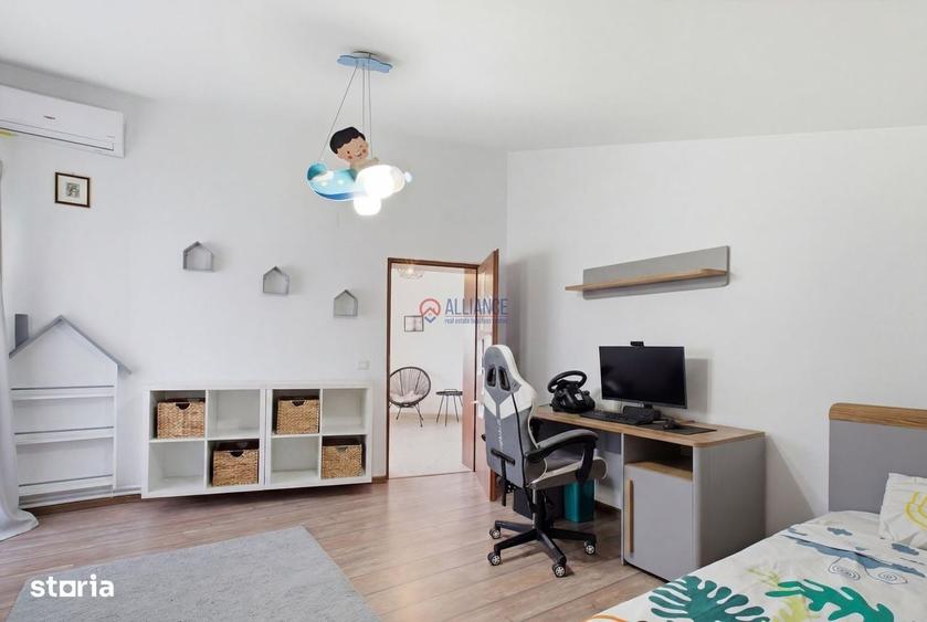 Casă cu 4 camere în Palazu Mare
