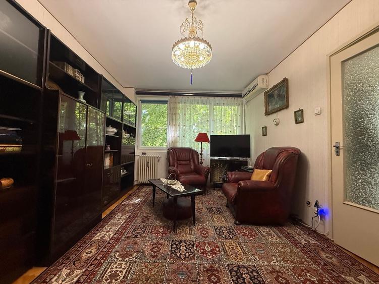 Apartament cu 3 camere semidecomandat, mobilat în Iancului