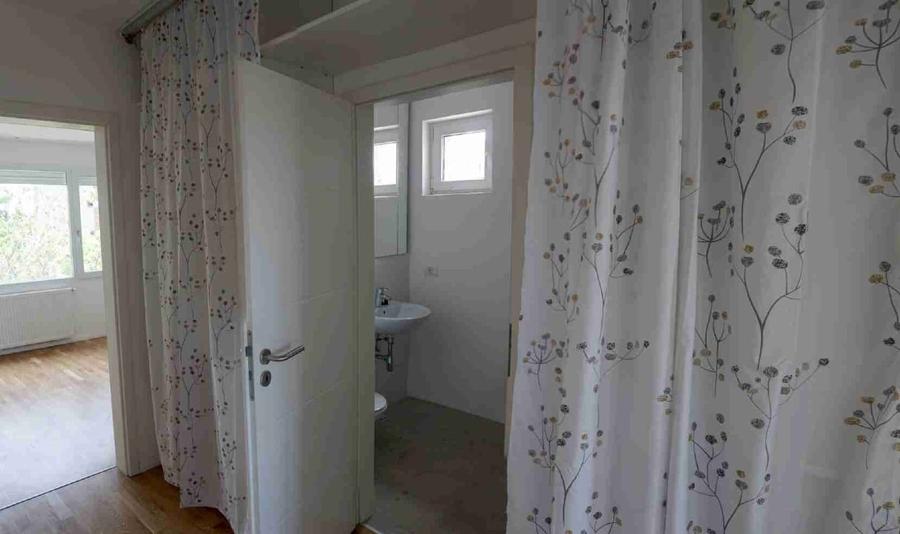 Apartament cu 3 camere semidecomandat, mobilat în Circumvalațiunii