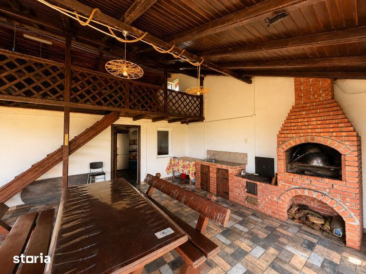 Casă cu 5 camere cu Teren 7320 Mp în Curcani