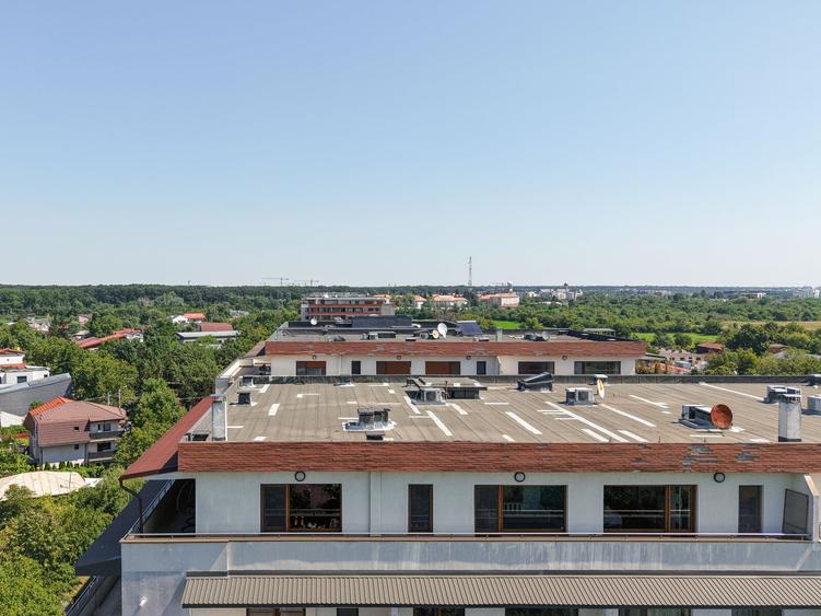 Penthouse cu 4 camere decomandat în Băneasa