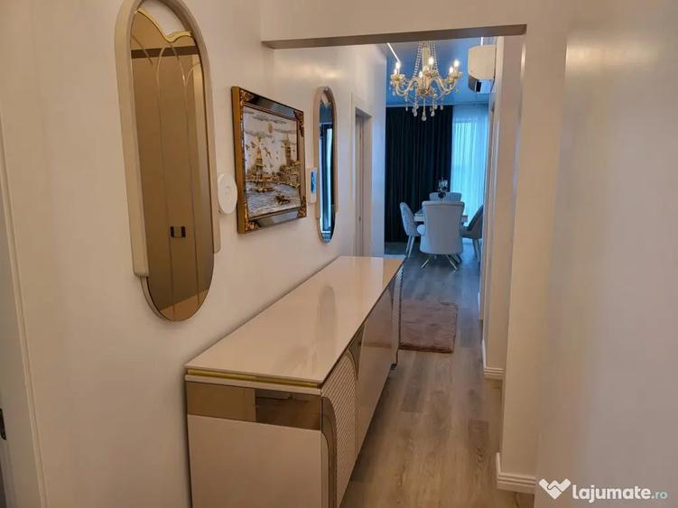 Apartament cu 4 camere decomandat în Central