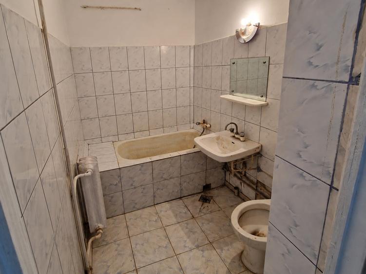 Apartament cu 2 camere semidecomandat în Giurgiului