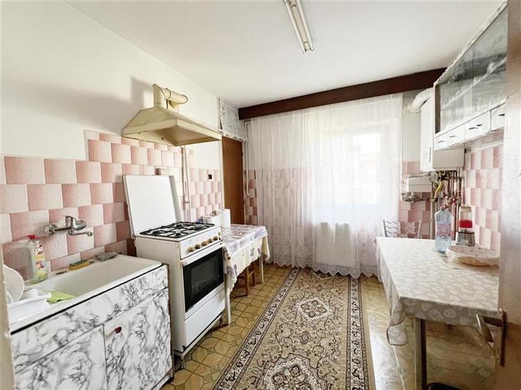 Apartament cu 3 camere decomandat, mobilat în Astra