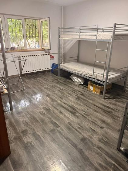 Apartament cu 4 camere decomandat în Vitan