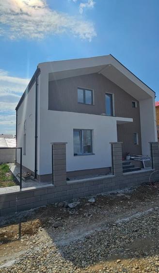 Casă individuală cu 5 camere cu Teren 330 Mp în Berceni