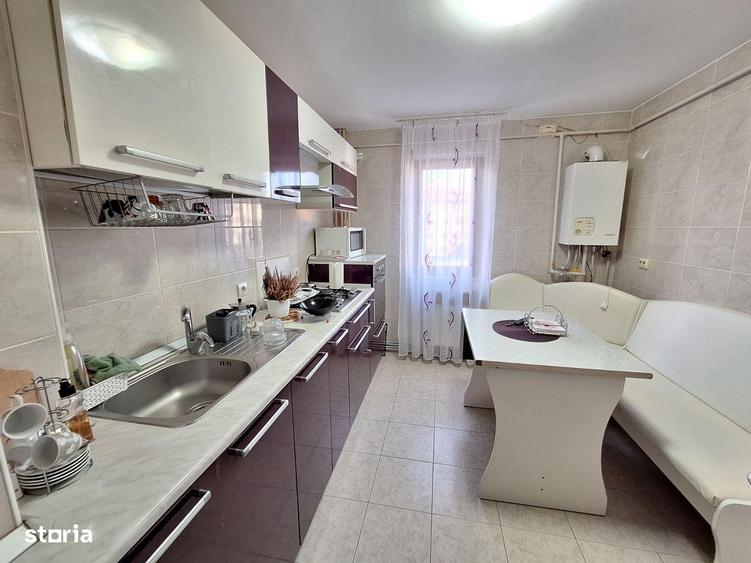 Apartament 3 camere renovat,mobilat,etaj 3,Zona Cora - 3