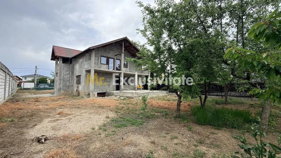 Casă cu Teren 800 Mp în Mărăcineni