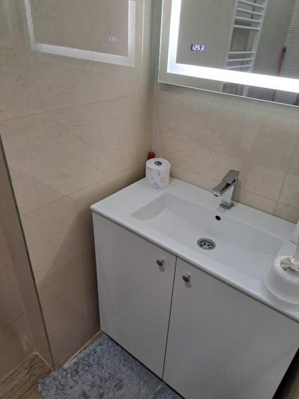 Apartament cu 2 camere decomandat, mobilat în Tractorul