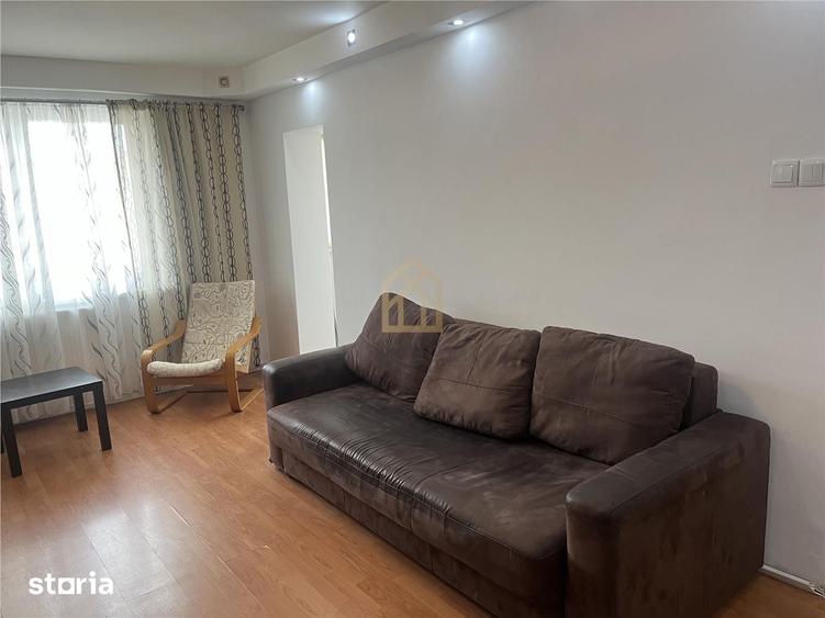 Apartament cu 3 camere decomandat în Tei