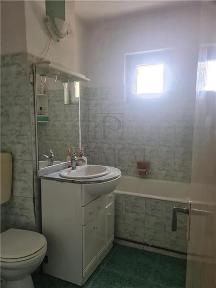 Apartament cu 3 camere semidecomandat în Girocului