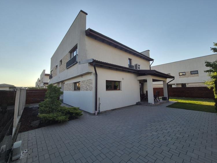 Casă cu 4 camere cu Teren 220 Mp în Central