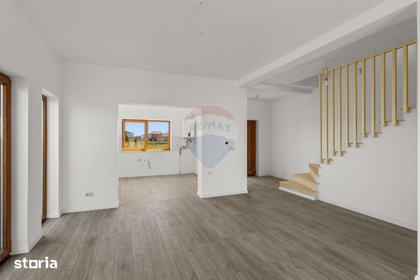 Casă cu 4 camere cu Teren 400 Mp în Vladimirescu