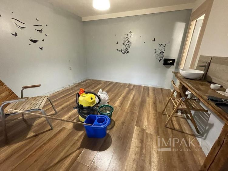 Casă individuală cu 14 camere cu Canalizare în Ultracentral