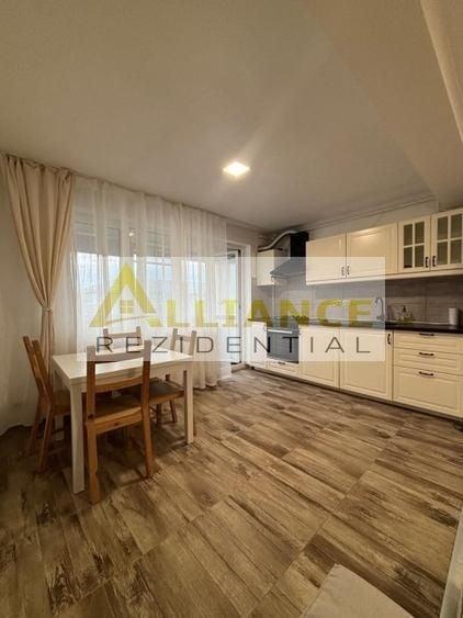 Apartament cu 3 camere semidecomandat, mobilat în Central