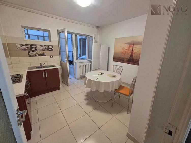 Apartament cu 4 camere decomandat, mobilat în P-ța Rosetti