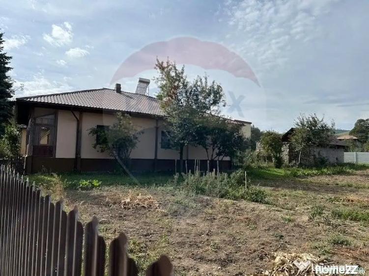 Casă cu 4 camere cu Teren 1478 Mp în Măneciu