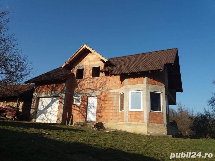 Casă cu 4 camere cu Teren 50000 Mp în Pinticu