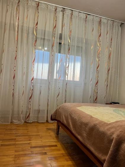 Apartament cu 3 camere decomandat, mobilat în Complex Studențesc