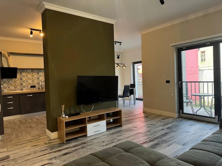 Casă cu 6 camere cu Teren 324 Mp în Central