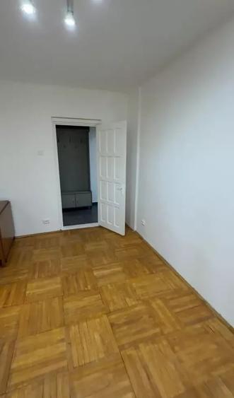 Apartament cu 3 camere decomandat, mobilat în Nicolina